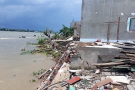 An Giang moves residents affected by erosion to safe place