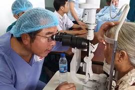 Japanese doctor brings light to visually-impaired