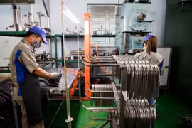 Binh Duong builds long-term development strategy for supporting industries