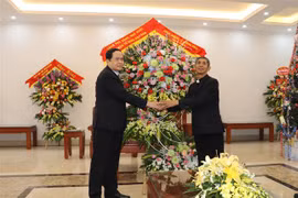 Front leader offers Christmas greetings to Phat Diem Diocese in Ninh Binh