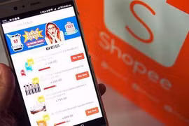 Online shopping traffic drops in first quarter