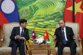 Prime Minister hosts Lao counterpart