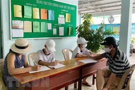 HCM City monitors public transport hubs, vehicles for COVID-19 safety measures