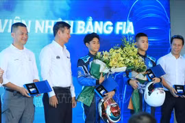 32 Vietnamese racing drivers receive licences