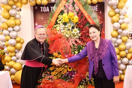 NA leader pays pre-Christmas visit to Archdiocese of Hue