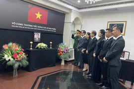 Vietnamese embassies in Brunei, Bangladesh hold services for former Party leader 