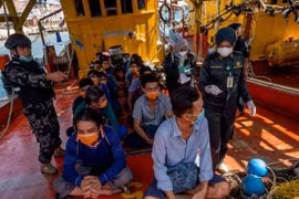 Vietnamese Embassy in Indonesia holds online meeting with detained fishermen
