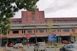 Malaysian police detain Chinese couple for refusing quarantine 