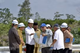 Indonesia asks Singapore to invest in developing new capital