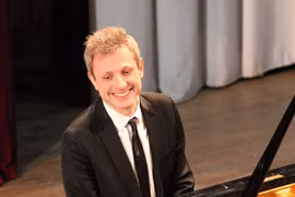 French pianist to perform works for the left hand 