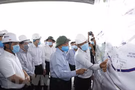 PM inspects construction progress of Trung Luong-My Thuan Expressway 