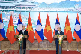 Vietnamese, Lao PMs: inter-gov’t committee meeting a success 