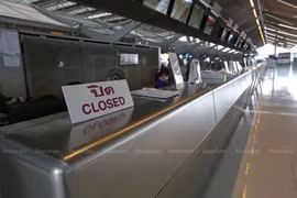 Thailand temporarily blocks entry
