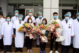Three more nCoV patients cured, discharged from hospital