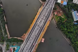 Section of Hanoi Belt Road No 3 spanning Linh Dam Lake opens
