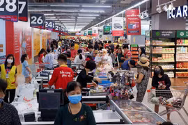 Revenue of retail sales and services rises in July