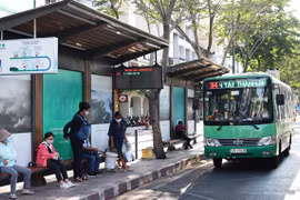 HCM City to open free parking space for bus passengers