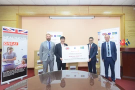 AstraZeneca Company donates 400,000 medical masks to Vietnam 