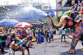 Thailand considers extending Songkran New Year holiday