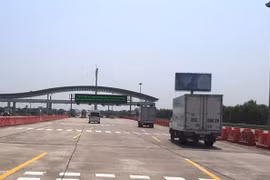 Electronic toll collections begin on Hanoi - Hai Phong Expressway