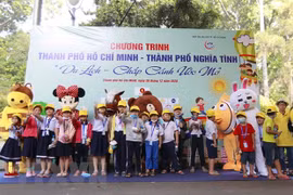 HCM City offers free tours to disadvantaged children, adults