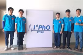 Vietnamese students bag five medals at int’l distributed physics Olympiad