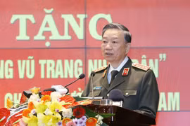 Public security force sent to southern battlefields receives hero title