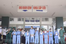 Another 12 COVID-19 patients in Da Nang, Quang Nam given all-clear