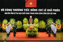 Memorial, burial services held for former Party General Secretary Le Kha Phieu 