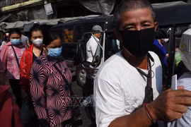 Cambodia hands out over 23 million USD to the poor