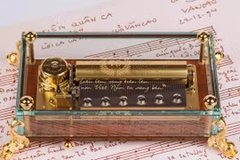 Swiss music box features Vietnam’s national anthem 