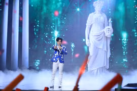 Vietnamese pop stars make TV comeback