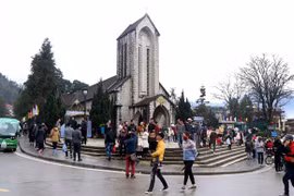 Foreign tourists to Lao Cai drop due to nCoV