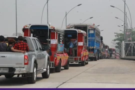 Thai authorities help stranded Myanmar workers return home 