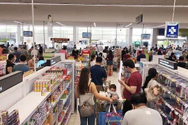 Thailand: People flock to buy goods after BMA announces closure of risk places