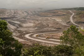 Indonesia loosens restrictions in mining law 