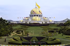 Malaysia: Six parties’ leaders granted audience with King 