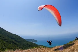 Over 100 paragliders compete in national tournament 
