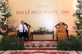Deputy PM Binh extends greetings to Buddhist followers