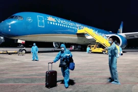 More than 280 Vietnamese return home from US