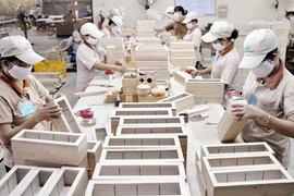 Wood industry needs fundamental change in export product lines, markets, say experts