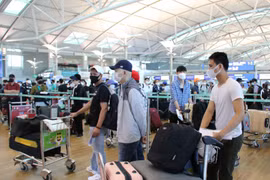 Over 640 Vietnamese repatriated from Singapore, Republic of Korea