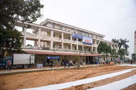 Hanoi leader lauds rapid hospital construction in response to COVID-19