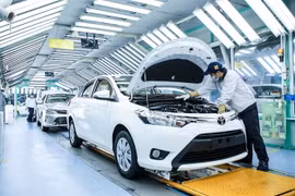 Auto consumers expected to enjoy 50 percent cut in registration fee