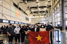 Repatriation flight brings home more Vietnamese from Australia, New Zealand