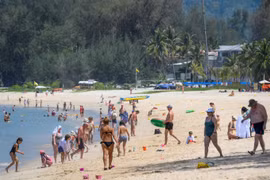 Thailand to allow long-stay tourists in Phuket