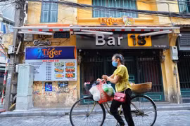 Hanoi orders closure of bars, karaoke venues and roadside stalls 
