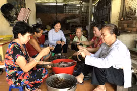 Vinh Long Acupuncture Association helps needy people