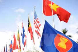 Vietnam at centre of ASEAN: Experts