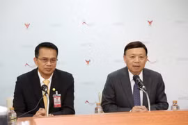 Thailand gives tourists SIM cards to download health declaration app
